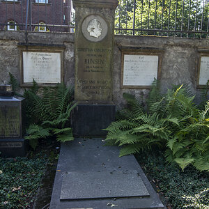 Alter Friedhof Bonn Bunsen.jpg