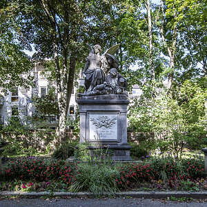 Alter Friedhof Bonn Kriegerdenkmal.jpg