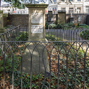 Alter Friedhof Bonn Schopenhauer.jpg