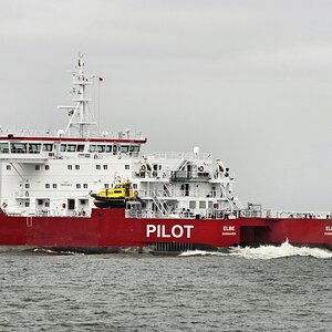 Elbe Pilot Cuhaven.jpg