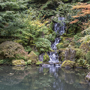 Wasserfall Japanischer Garten Portland.jpg