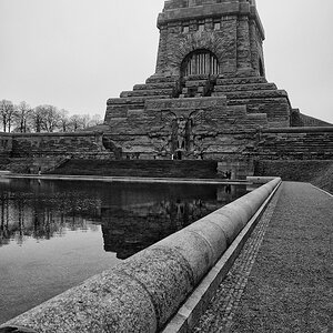 Leipzig-Völkerschlacht-Denkmal.jpg