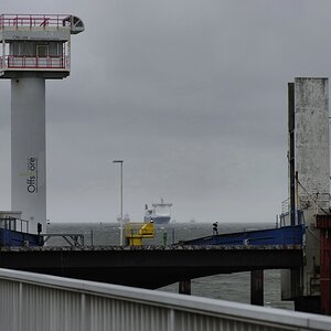 Seebrücke Cuxhaven  Durchsage Stena Foreteller kommt.jpg
