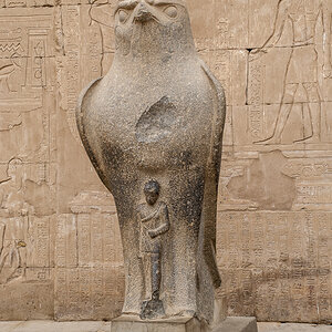 Statue Horus.jpg