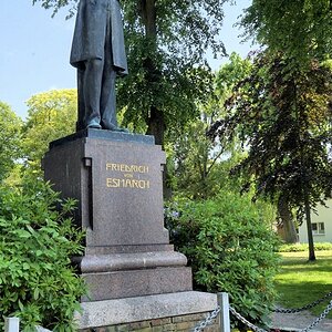 _Johann Friedrich August Esmarch.jpg