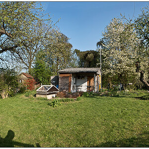 022 Schrebergarten - Frühling Panorama (aus vier Aufnahmen)