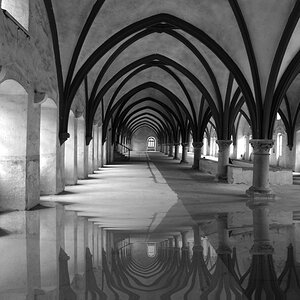 Dormitorium_bw_spiegelung.jpg