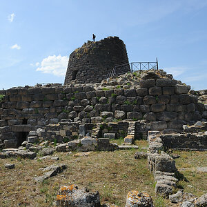Nuraghe-Santu-Antine01.jpg