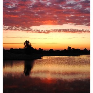 kurz vor Sonnenaufgang am Hafen von Giffaumont