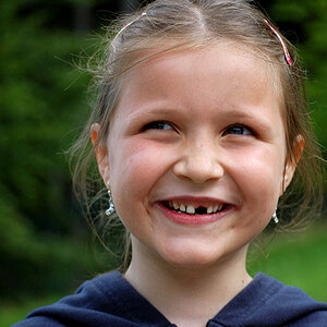 Heikes Tochter - Bearbeitung als Antwort zum Thema Kinderportrait:
http://www.nikon-fotografie.de/vbulletin/showpost.php?p=1065845&postcount=1