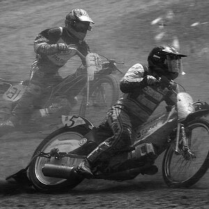 R1  DSC 2394 sw