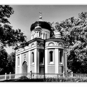 Kleine russische Kirche in Potsdam seitlich gesehen.jpg