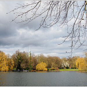 081 Schrevenpark mit chreventeich und Kirchturm