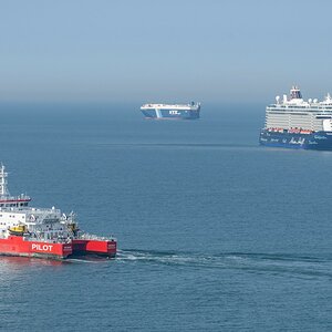 200411 Edith Maersk DL-11.jpg