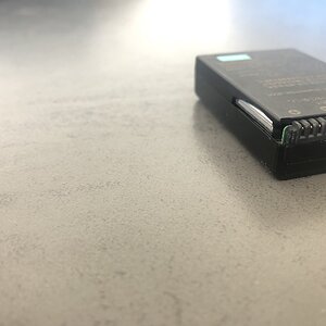 Nikon Akku mit defektem Gehäuse