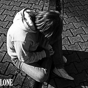 I am alone
Hier sieht man meine Freundin die eine Pause gemacht hat ich habe das Bild mit Photoshop bearbeitet.