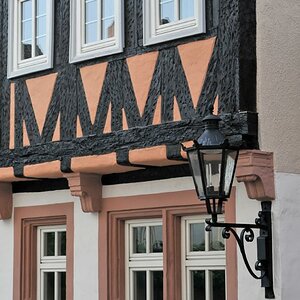 D305713