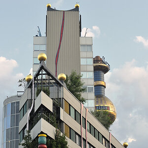 20090808 055357 Wien 6
Müllverbrennungsanlage Spittelau
künstlerisch gestaltete Fassade von Friedensreich Hundertwasser