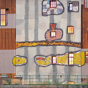 20090808 060251 Wien 8
Müllverbrennungsanlage Spittelau
künstlerisch gestaltete Fassade von Friedensreich Hundertwasser