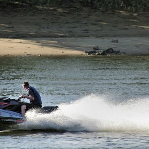 IMG5439 mit Speed die Elbe rauf.jpg