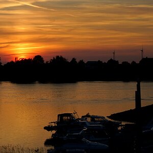 An der Elbej.peg.JPG
