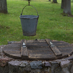 Brunnen und Eimer (1 von 1).JPG