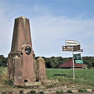 Artlenburg memorial.jpg
