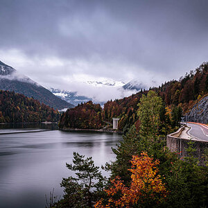 Bergsee im Herbst