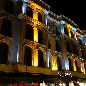 Nächtliche Fassade in Istanbul
