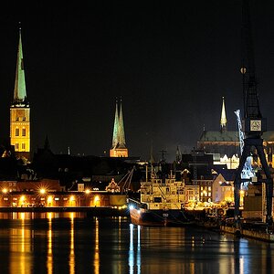 Lübeck Hafen bei Nacht