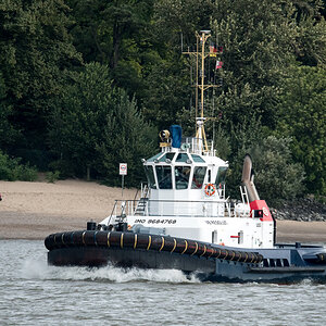 D50_3291_Schlepper Resolut ggü_Finkenwerder IA_HH_9_2020.jpg