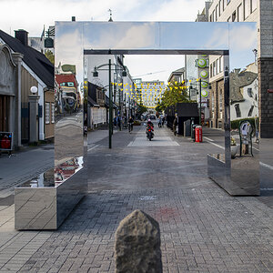 Spiegelkunst Reykjavik.jpg