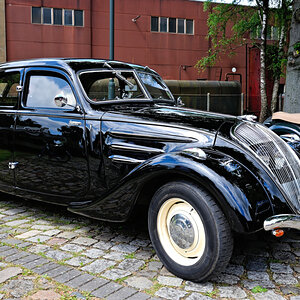 Peugeot Seite.jpg