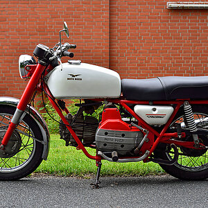 Moto Guzzi Falcone links.jpg