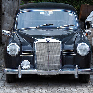 Mercedes Benz.jpg