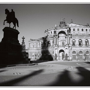 Semperoper in SW-Bearbeitet.jpg