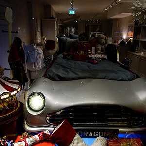 Aston Martin Kinderbett.jpg