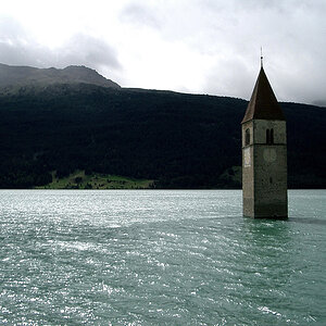 Grau im Reschensee.jpg
