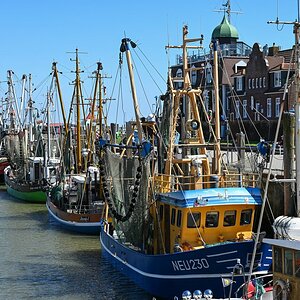 Neuharlingersiel Hafen.jpg