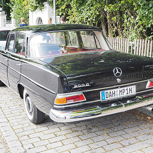 Mercedes Benz 200 D Heck l.jpg