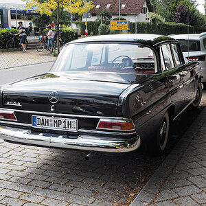 Mercedes Benz 200 D Heck r.jpg