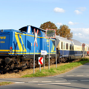 MWB 1354 mit Rheingold.jpg