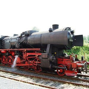 Hessencourrier im Bahnhof Naumburg
