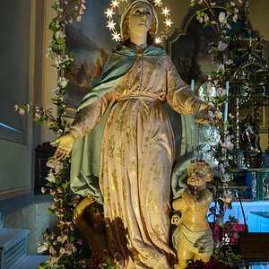 Marienstatue Isola dei Pescatori.jpg