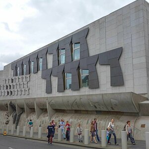 Schottisches Parlamentsgebäude 2.jpg