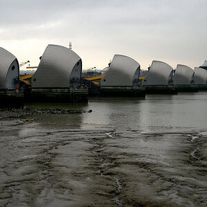 Thames Barrier North 2.jpg
