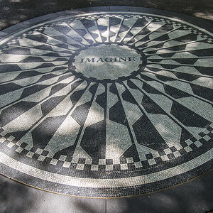 NYC Denkmal John Lennon.jpg