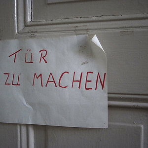 Tuer_zu_machen_Bf_Niederfinow.jpg