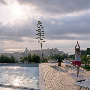 Yoga am Pool