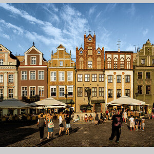 Zahlreiche Restaurants und Cafes laden am Alten Markt zum Müßiggang ein.